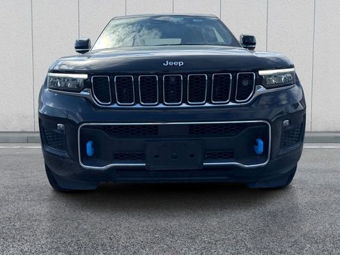 Used 2022 Jeep Grand Cherokee Overland w/ Advanced Protech Group III AWD/4WD image 2