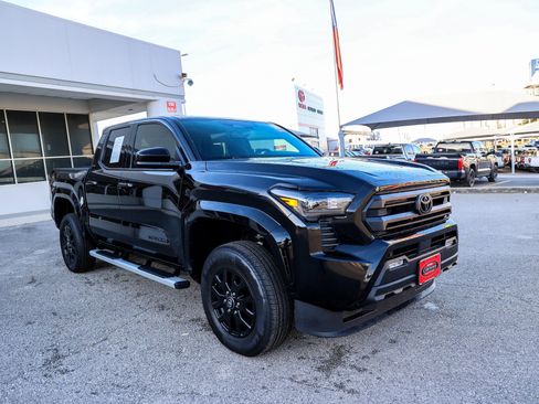 Certified 2025 Toyota Tacoma SR5 image 5