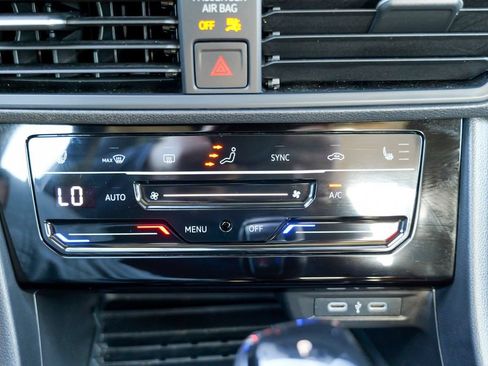 Used 2025 Volkswagen Jetta SE w/ Sunroof Package FWD image 48