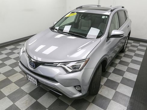 Used 2018 Toyota RAV4 Limited AWD/4WD image 6