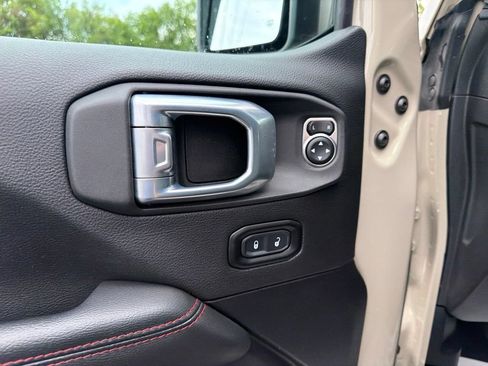 Used 2022 Jeep Gladiator Rubicon w/ Cold Weather Group AWD/4WD image 26