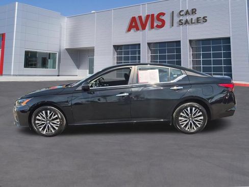 Used 2025 Nissan Altima 2.5 SV AWD/4WD image 10