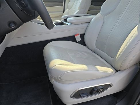 Used 2023 Jeep Wagoneer Series III w/ Premium Group I image 22