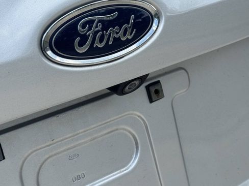 Used 2017 Ford Focus SE w/ Cold Weather Package FWD image 5