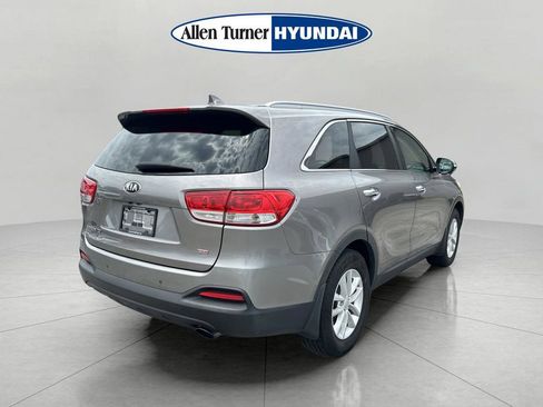 Used 2017 Kia Sorento FWD w/ LX Convenience Package image 8