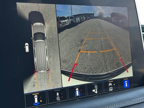 Used 2022 GMC Yukon XL SLT w/ SLT Premium Package image 15