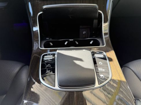 Used 2020 Mercedes-Benz GLC 350e 4MATIC image 30