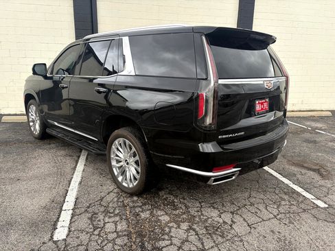 Used 2023 Cadillac Escalade Premium Luxury image 3