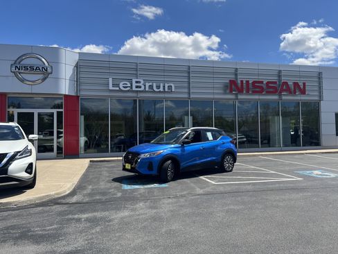 Used 2023 Nissan Kicks SV FWD image 1