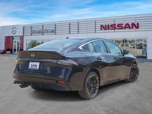 New 2027 Nissan Sentra SR w/ SR Premium Package FWD image 5