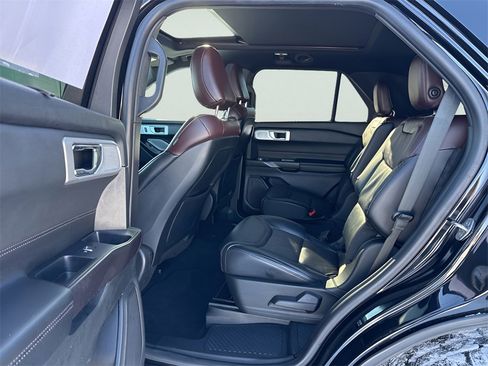 Used 2020 Ford Explorer Platinum w/ Premium Technology Package image 26