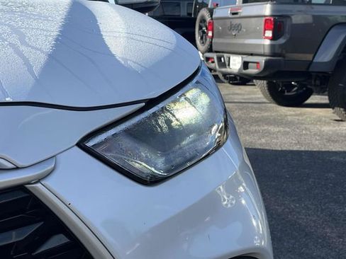 Used 2023 Toyota Highlander L image 9