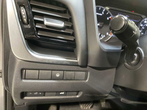 Used 2021 Nissan Rogue SV w/ Premium Package image 24