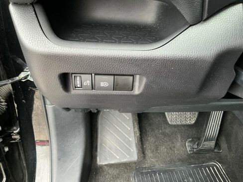 Used 2025 Toyota RAV4 XLE FWD image 18