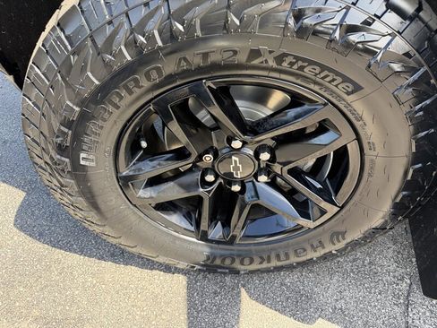 Used 2019 Chevrolet Silverado 1500 Custom Trail Boss w/ Custom Convenience Package AWD/4WD image 10