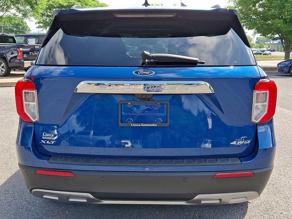Used 2022 Ford Explorer XLT w/ Equipment Group 202A AWD/4WD image 7
