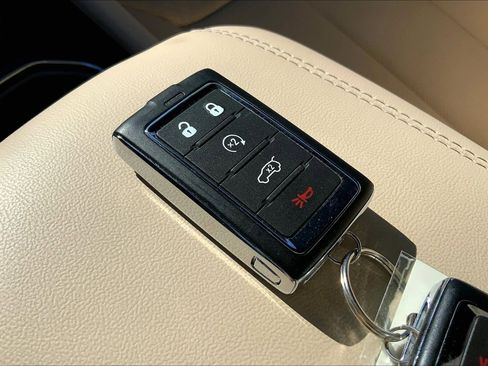 Certified 2024 Jeep Grand Cherokee Limited w/ Luxury Tech Group II image 13