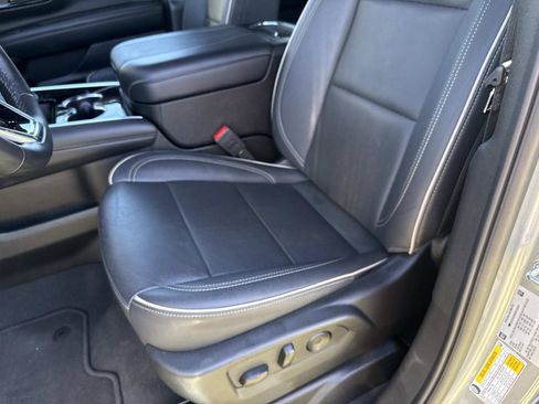 Used 2025 Chevrolet Suburban Premier RWD image 22