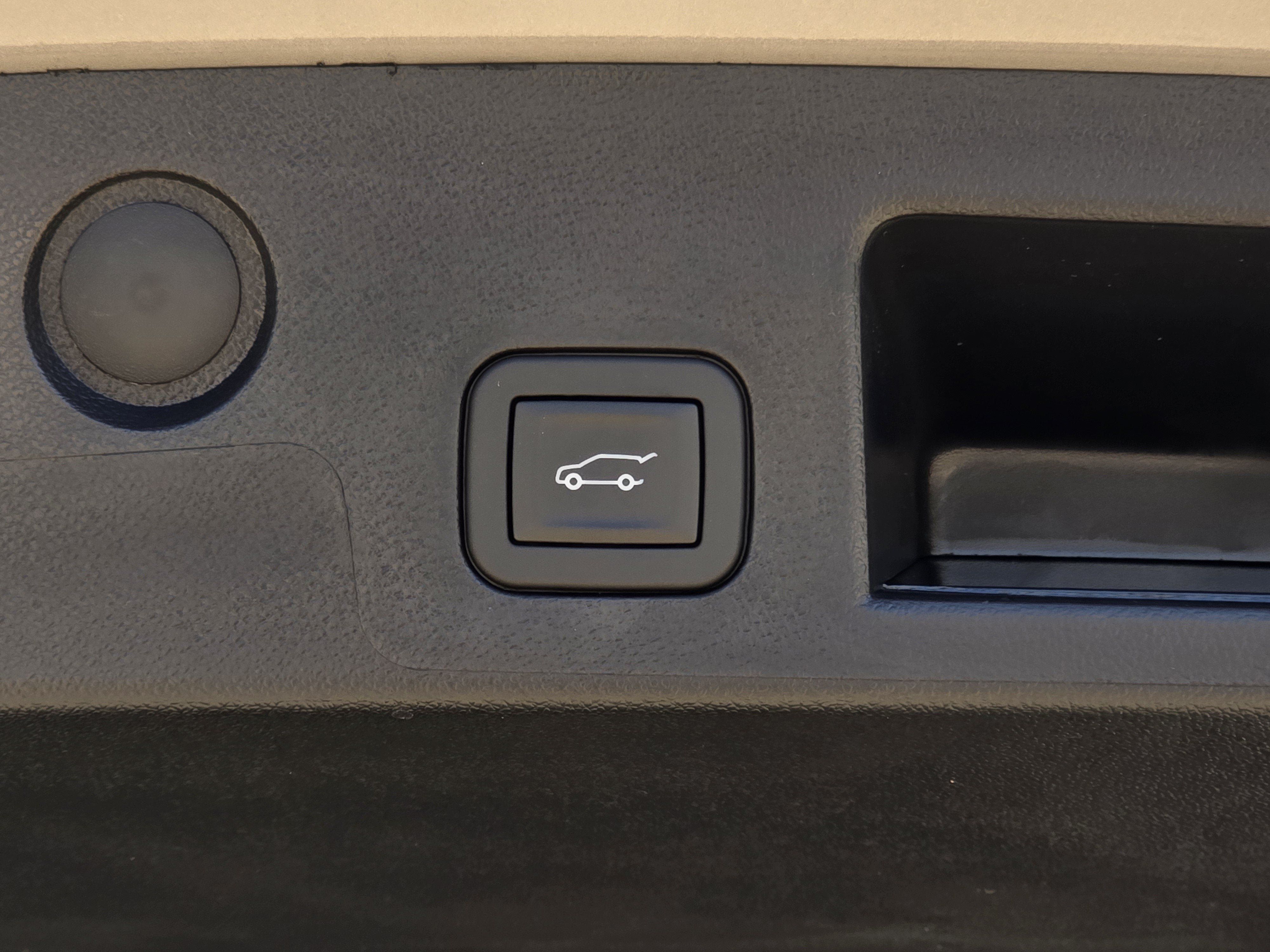 New 2027 GMC Terrain AT4 w/ Technology Package II AWD/4WD image 8