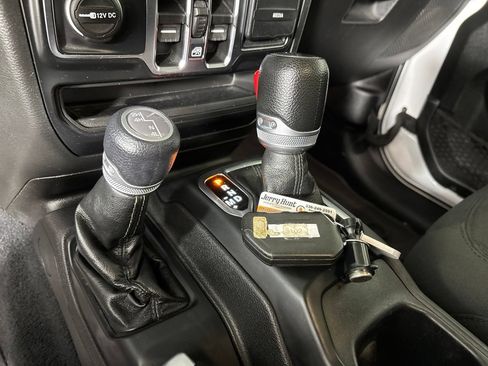 Used 2022 Jeep Gladiator Sport AWD/4WD image 15