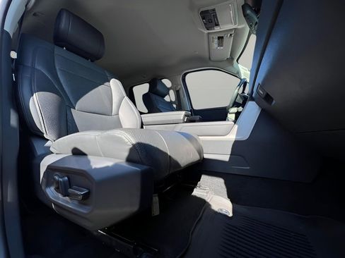 Used 2024 Toyota Tundra Limited image 31