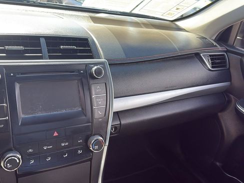 Used 2016 Toyota Camry SE FWD image 8