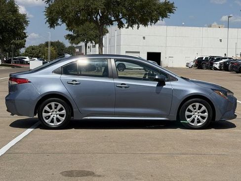 Used 2025 Toyota Corolla LE FWD image 3