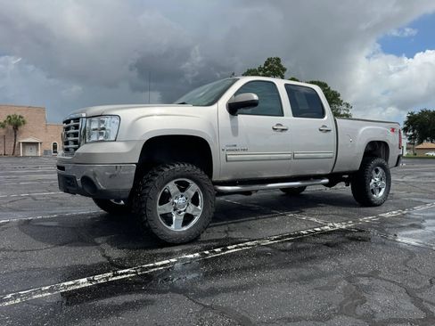 Used 2008 GMC Sierra 2500 SLT w/ Z71 Off-Road Package AWD/4WD image 2