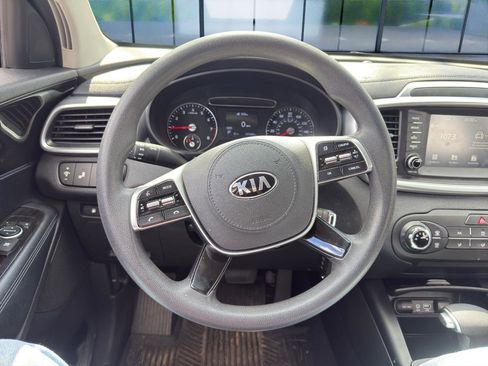 Used 2020 Kia Sorento LX image 10