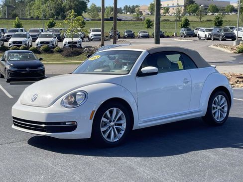 Used 2013 Volkswagen Beetle TDI image 4