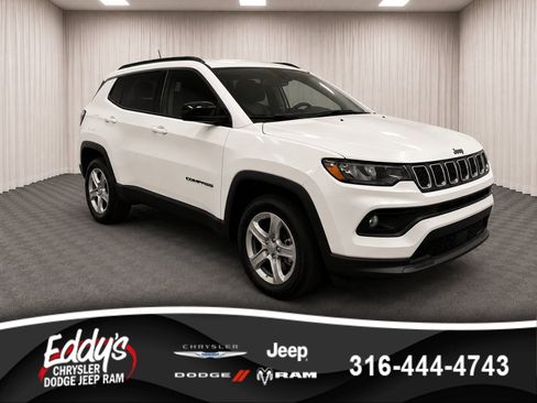 Used 2024 Jeep Compass Latitude AWD/4WD image 1