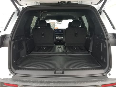 New 2026 Chevrolet Traverse LT w/ Midnight/Sport Edition image 9