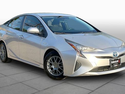 Used 2016 Toyota Prius Two FWD image 3