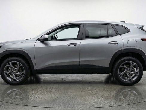 Used 2025 Chevrolet Trax LT w/ LT Convenience Package image 5