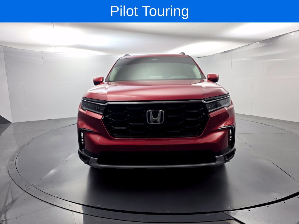 Used 2025 Honda Pilot Touring image 2