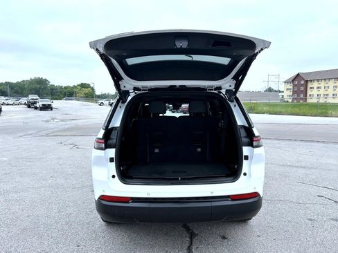 Used 2024 Jeep Grand Cherokee L Altitude AWD/4WD image 24