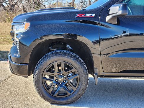 Used 2025 Chevrolet Silverado 1500 LT Trail Boss w/ Convenience Package II image 8