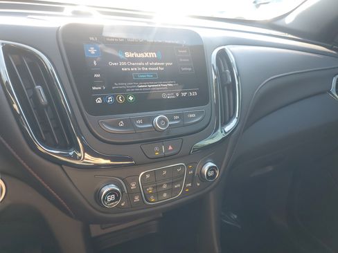 Used 2024 Chevrolet Equinox RS w/ RS Leather Package image 25