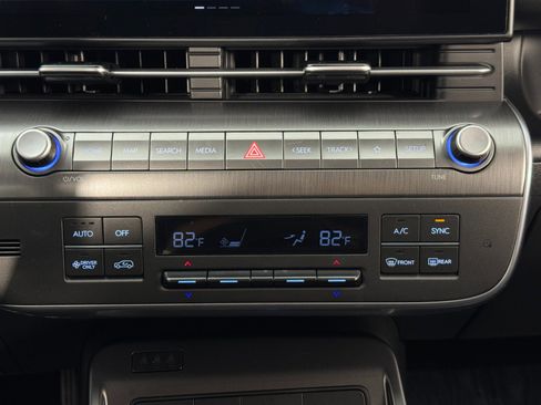 Used 2025 Hyundai Kona SEL image 30