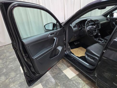 Used 2021 Volkswagen Tiguan SE R-Line image 11