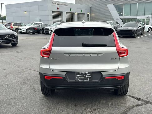 Certified 2025 Volvo XC40 B5 Plus AWD/4WD image 30
