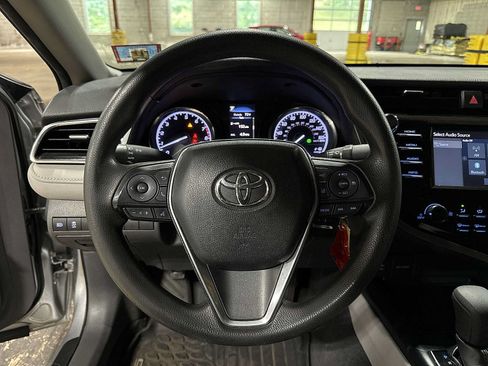 Used 2018 Toyota Camry LE FWD image 17