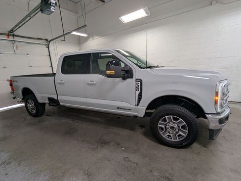 Used 2026 Ford F350 Lariat AWD/4WD image 3