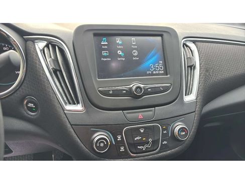 Used 2018 Chevrolet Malibu LT FWD image 16