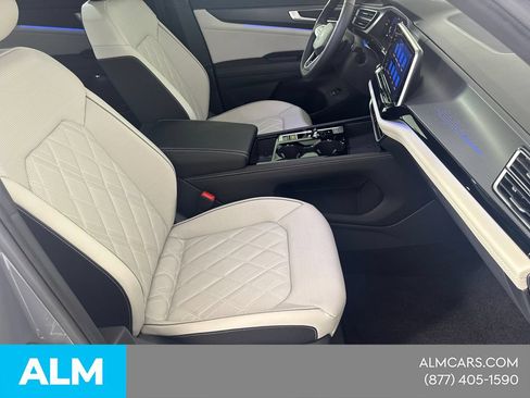 Used 2026 Volkswagen Atlas Cross Sport SEL Premium R-Line AWD/4WD image 16