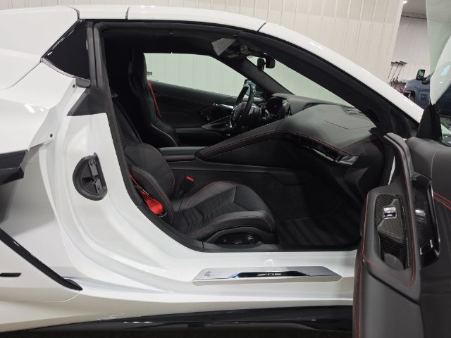 Used 2023 Chevrolet Corvette Z06 w/ Z07 Performance Package RWD image 27