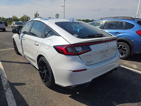 Used 2023 Honda Civic Sport image 3