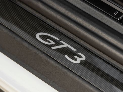 Certified 2014 Porsche 911 GT3 RWD image 24