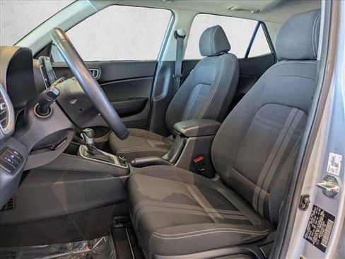 Used 2022 Hyundai Venue SEL FWD image 16