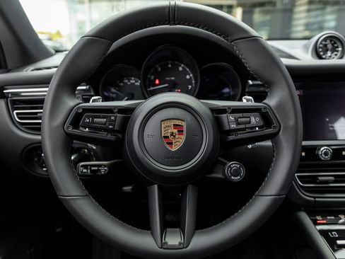 Certified 2026 Porsche Macan AWD/4WD image 27